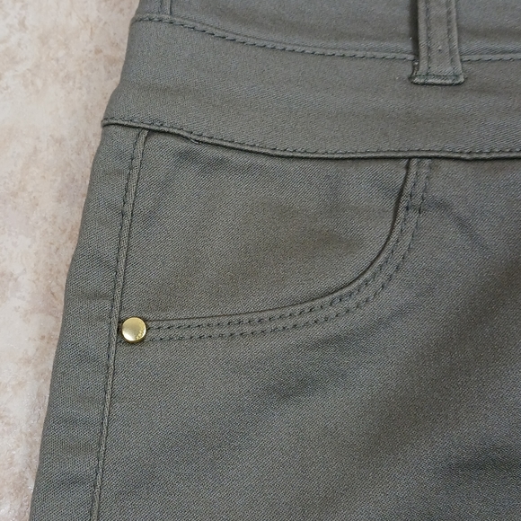REFUGE Women’s Shorts High Waist Olive Green Size 0 - Picture 3 of 7